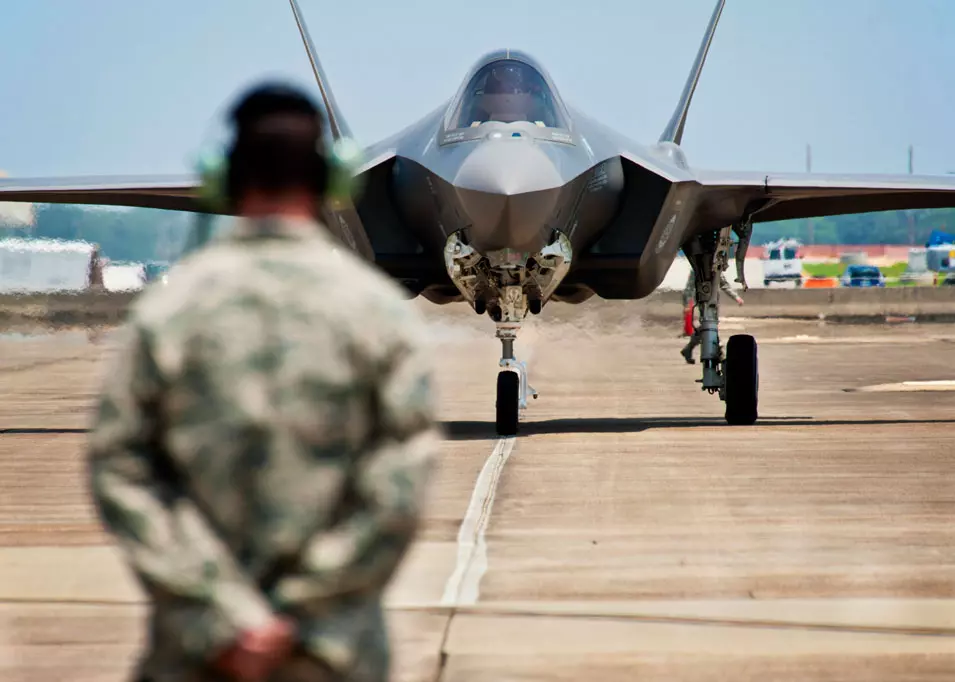 "מטוס הקרב המאויש האחרון". F-35