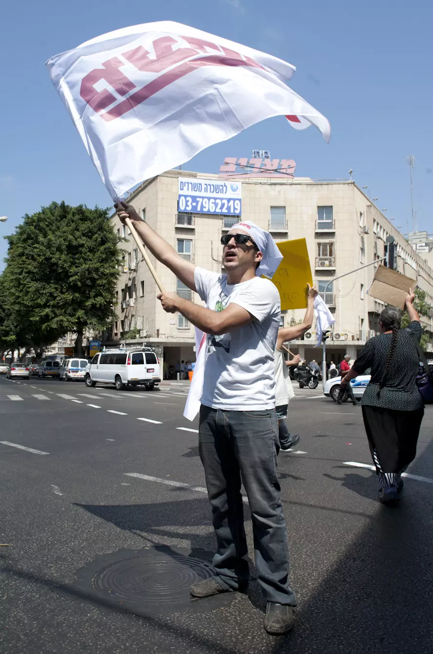 פחות ופחות הם עובדי מעריב הישן. ימי המאבק, ארכיון