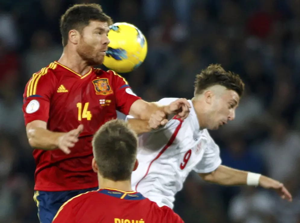 שחקני ספרד באו בטענות לאחר המשחק הבינוני. צ'אבי אלונסו