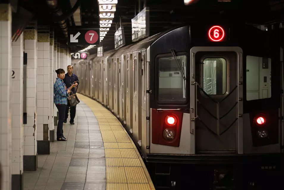 האם הרכבת התחתית תשאר סגורה שבוע? עוד לא יודעים, האמת