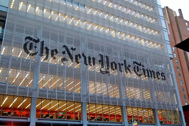 "עושים יותר - ומשתכרים פחות". בניין הניו יורק טיימס