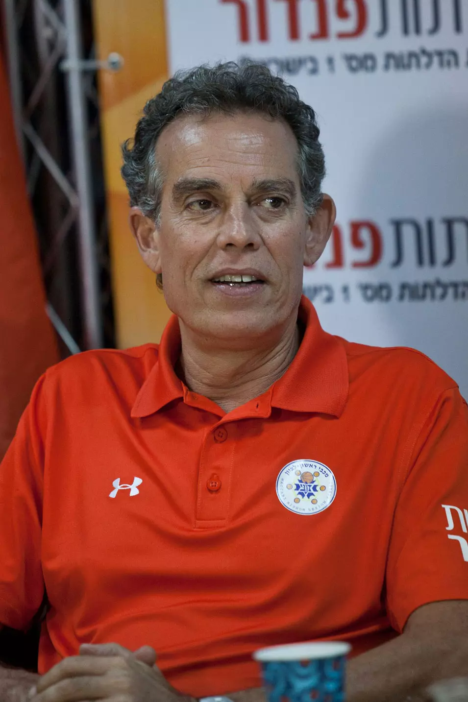 יש לו את גב ההנהלה. בירנבוים