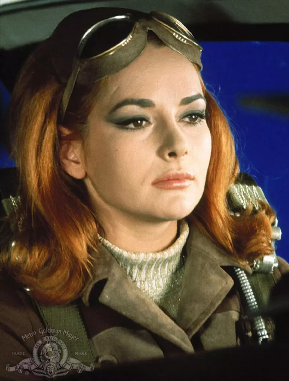 קארין דור מגלמת את הלגה ברנדט בסרט 'אתה חי רק פעמיים', 1976