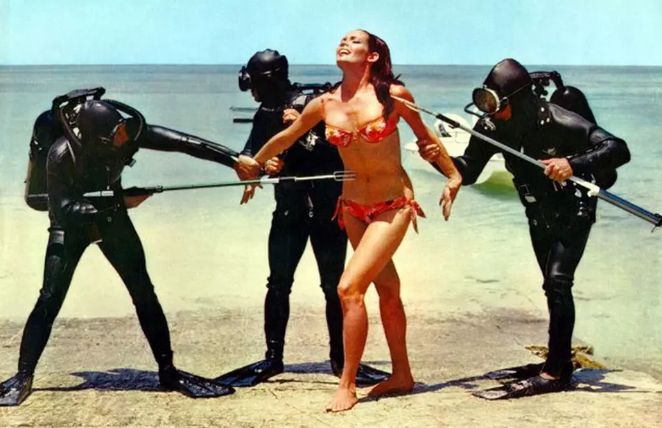 קלודין אוז'ר מגלמת את דומינו דרוואל בסרט 'כדור הרעם', 1965