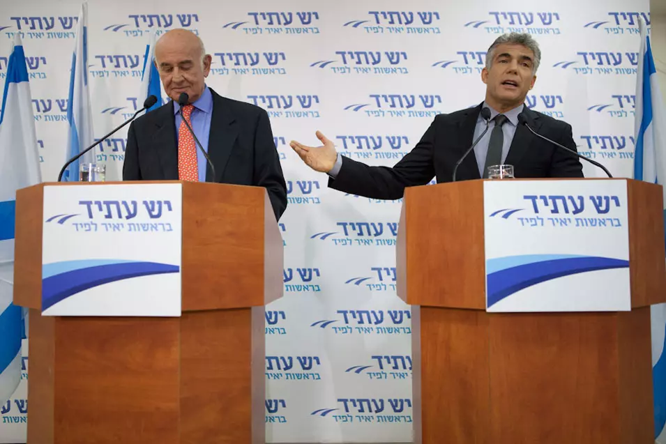 "עוזב קריירה עסקית מצליחה". לפיד ופרי, הערב