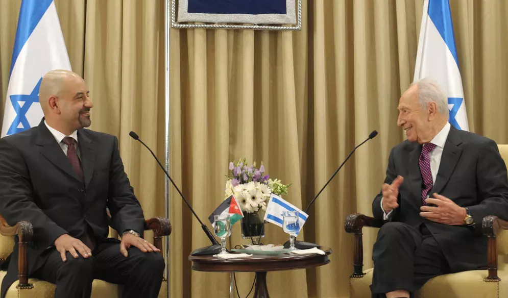 "ירדן מינתה שגריר חדש לישראל וטוב שכך". שגריר ירדן וואליד חליד עבדאללה עם הנשיא פרס