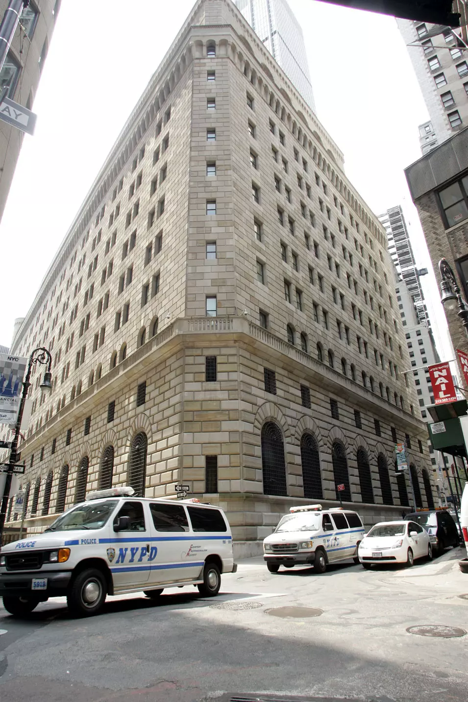 מבנה הבנק הפדרלי בניו יורק, אמש