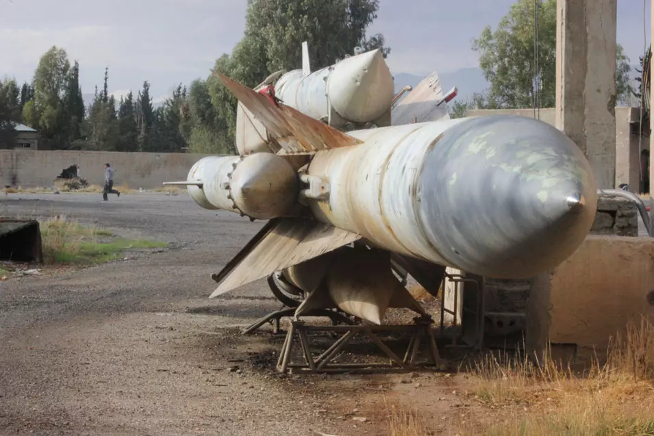 נשק שתפסו המורדים בבסיס סורי ליד דמשק, בתחילת החודש