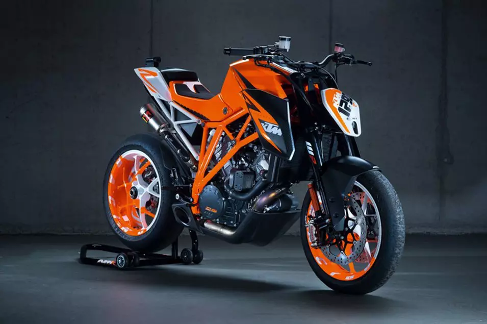 KTM סופר דיוק 1290 R - לא לבעלי לב חלש