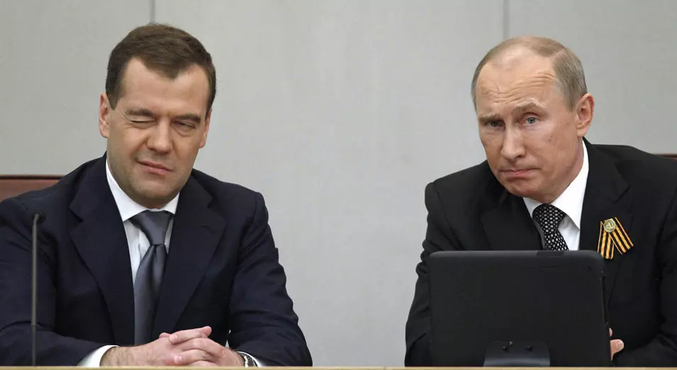 מתייצבים לצד הממשלה האוקראינית. נשיא רוסיה פוטין וראש הממשלה הרוסי מדבדב