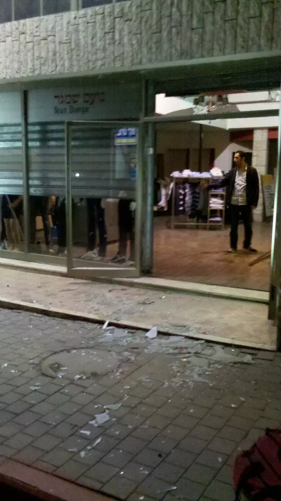 רקטה אחת פגעה במרכז מסחרי בבאר שבע