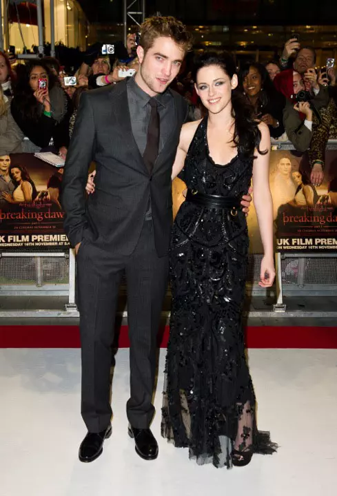 קריסטן סיוארט לובשת קוואלי בבכורת הסרט דמדומים שחר מפציע 1 בלונדון, 16 נובמבר 2011