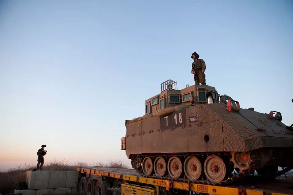 נטען כי וקסמן נאלץ לשמש כנהג בנגמ"ש בשל מחסור בנהגים ולמרות נסיונו הדל, לא הסכימו מפקדיו לשחררו מהתפקיד