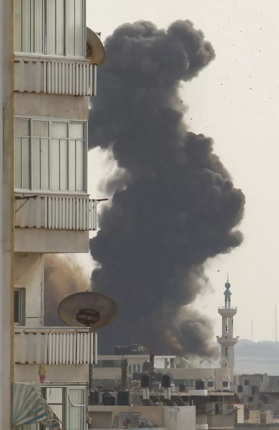 עשן מיתמר אחרי הפצצה מטוסי חיל האויר בעזה