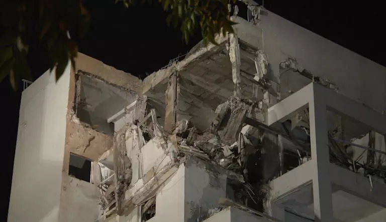 הרס בבניין מגורים בראשון לציון שנפגע מרקטה במבצע "עמוד ענן"