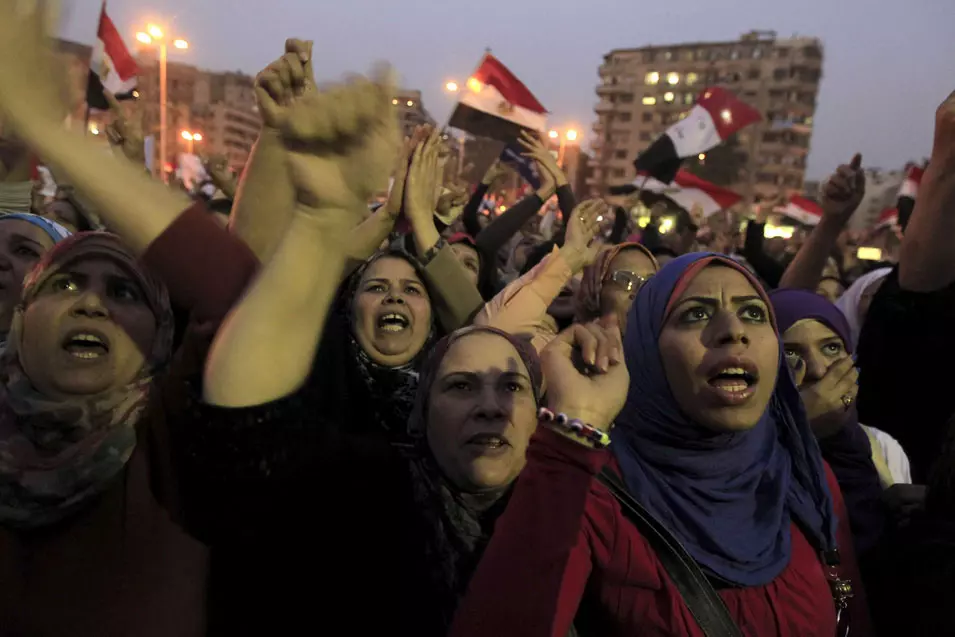 "אין להן בושה, אין להן פחד". נשים מפגינות בכיכר תחריר