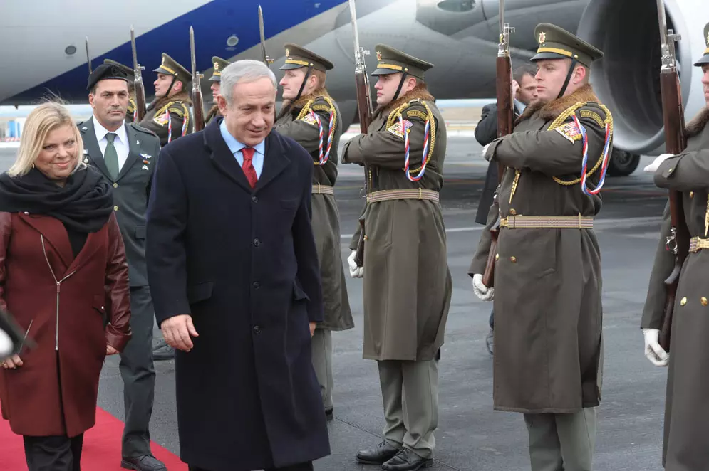 לביקור בברלין קדם ביקור ידידותי בפראג. בנימין ושרה נתניהו בצ'כיה