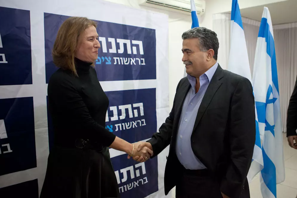 "הסיפור שנוגע לעמיר פרץ הסתיים. אין שום כוונה לעסוק בעניין". פרץ ולבני