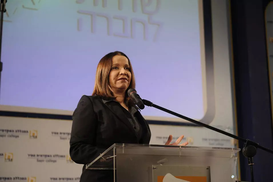 "הסרבנות מסכנת אותנו כחברה, כעם וכמדינה" יחימוביץ'