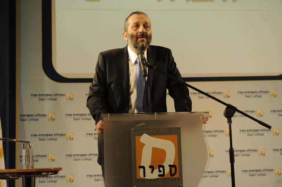 "בני ישיבות נושאים בנטל כמו כל אחד". דרעי
