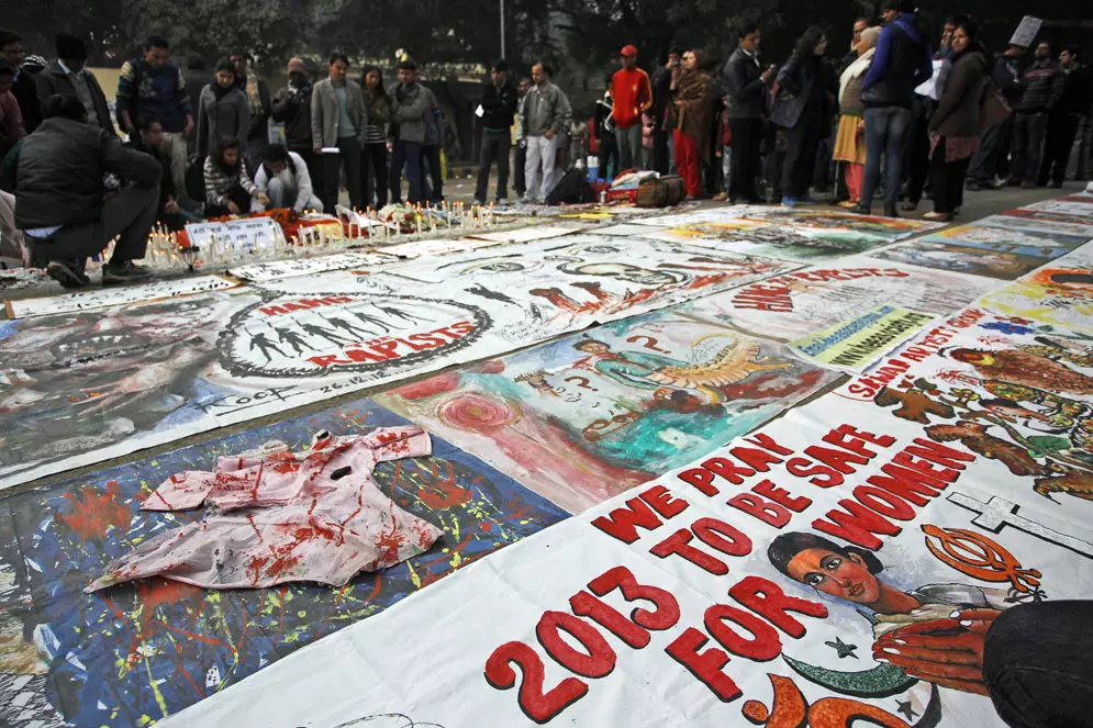 הפגנות בדלהי במחאה על רצח ואונס הסטודנטית