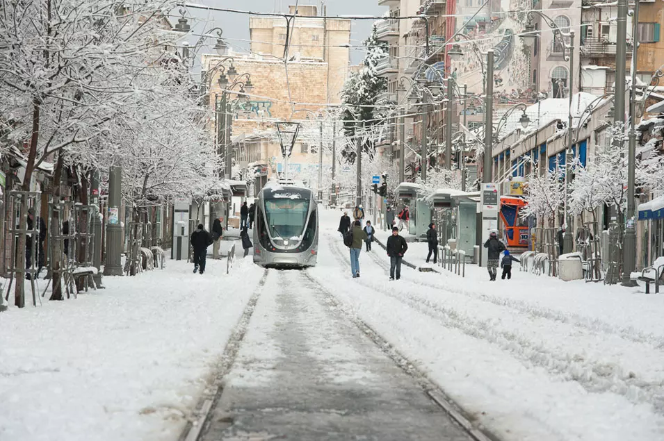 ירושלים מתעוררת לבוקר מושלג, ינואר 2013