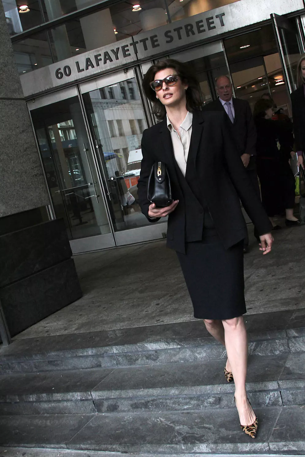 לינדה אוונג'ליסטה מחוץ לבית המשפט לענייני משפחה במנהטן, ניו יורק, מאי 2012