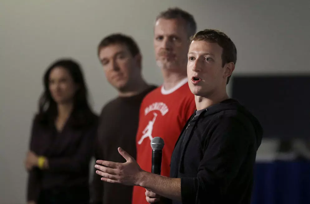 מדגישים את השמירה על הפרטיות. צוות פייסבוק במסיבת העיתונאים