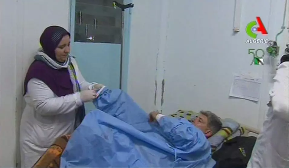 ניצולים מהחטיפה בבית החולים באלגי'ריה