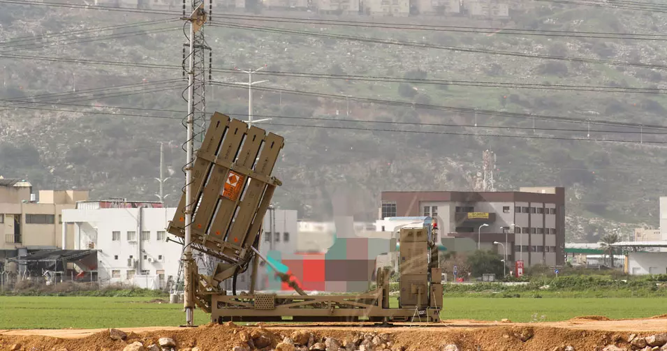 יירוט ראשון של רקטה מלבנון על ידי מערכת ההגנה האווירית. כיפת ברזל במפרץ חיפה