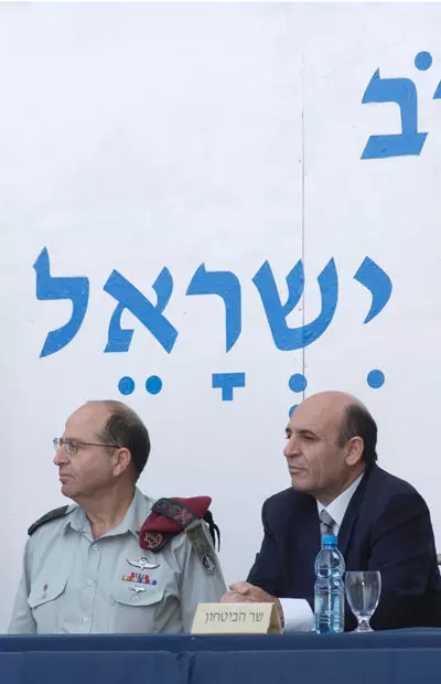 יעלון ומופז. הרמטכ"ל אמר כי הטענה לפיה אינו מסוגל לבצע רפורמות מגוחכת