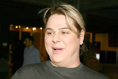 בתוך הבבושקה מסתתרת שירז טל