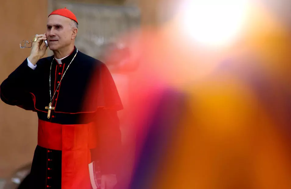 גרם לעזיבת האפיפיור? מזכיר המדינה טרסיסיו ברטונה