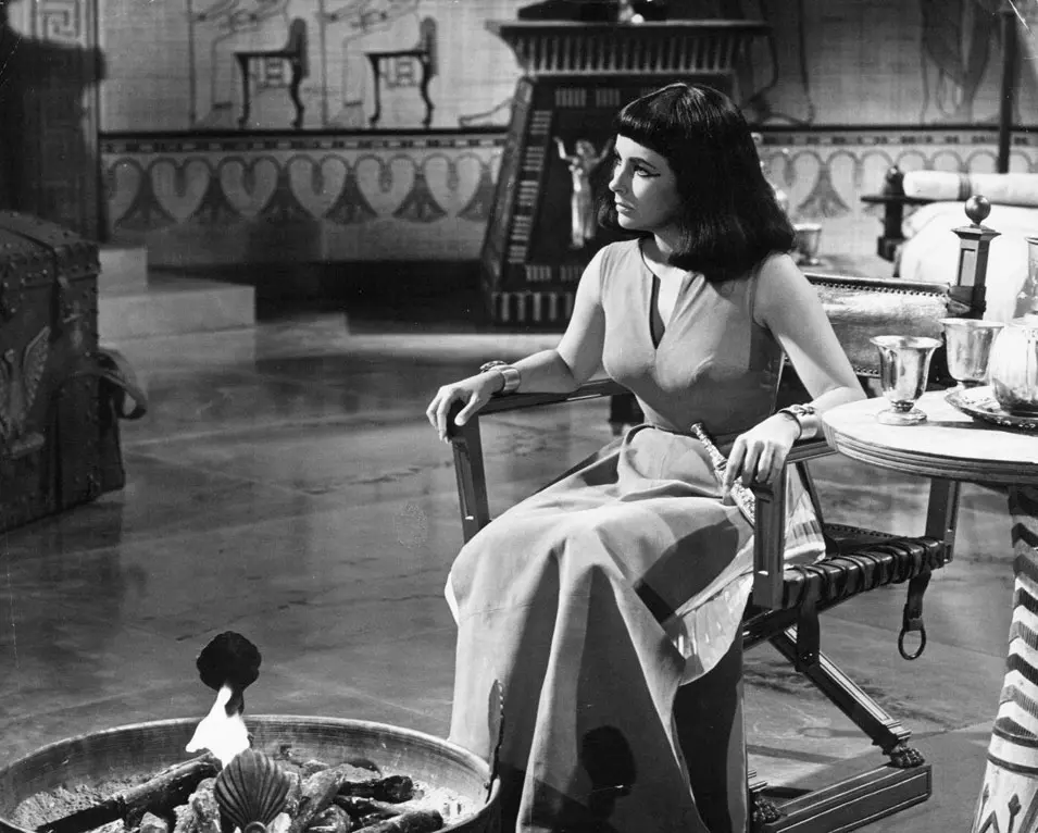 אליזבת טיילור בסרט קליאופטרה (1963)