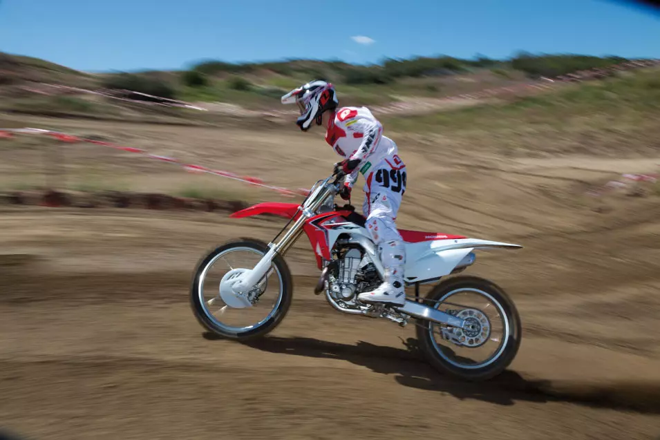 הונדה נכנסת לספורט המוטורי בישראל. CRF 450R