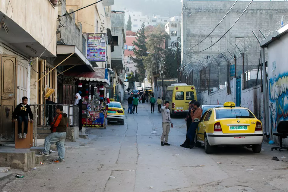 אחד נשמע פרקטי, צעיר אחר התעקש על שיבה ליפו. מחנה הפליטים בלטה