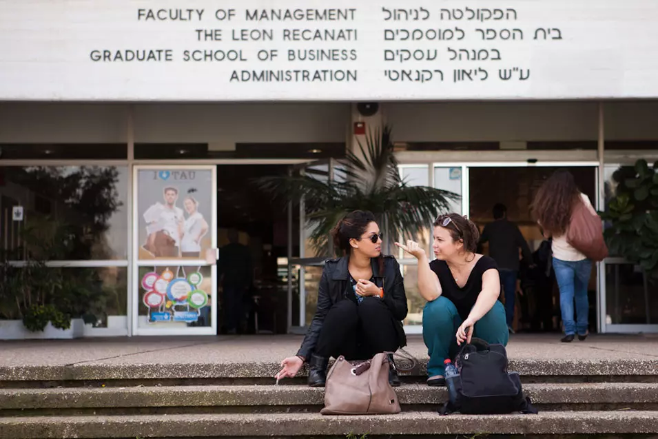 באוניברסיטה לא השכילו לנצל את המומנטום ולהטיל עיצוב אחיד על כל הפקולטות. אוניברסיטת תל אביב