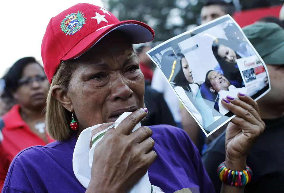 אבלים בקראקס על מותו של הנשיא הוגו צ'אווס, הבוקר