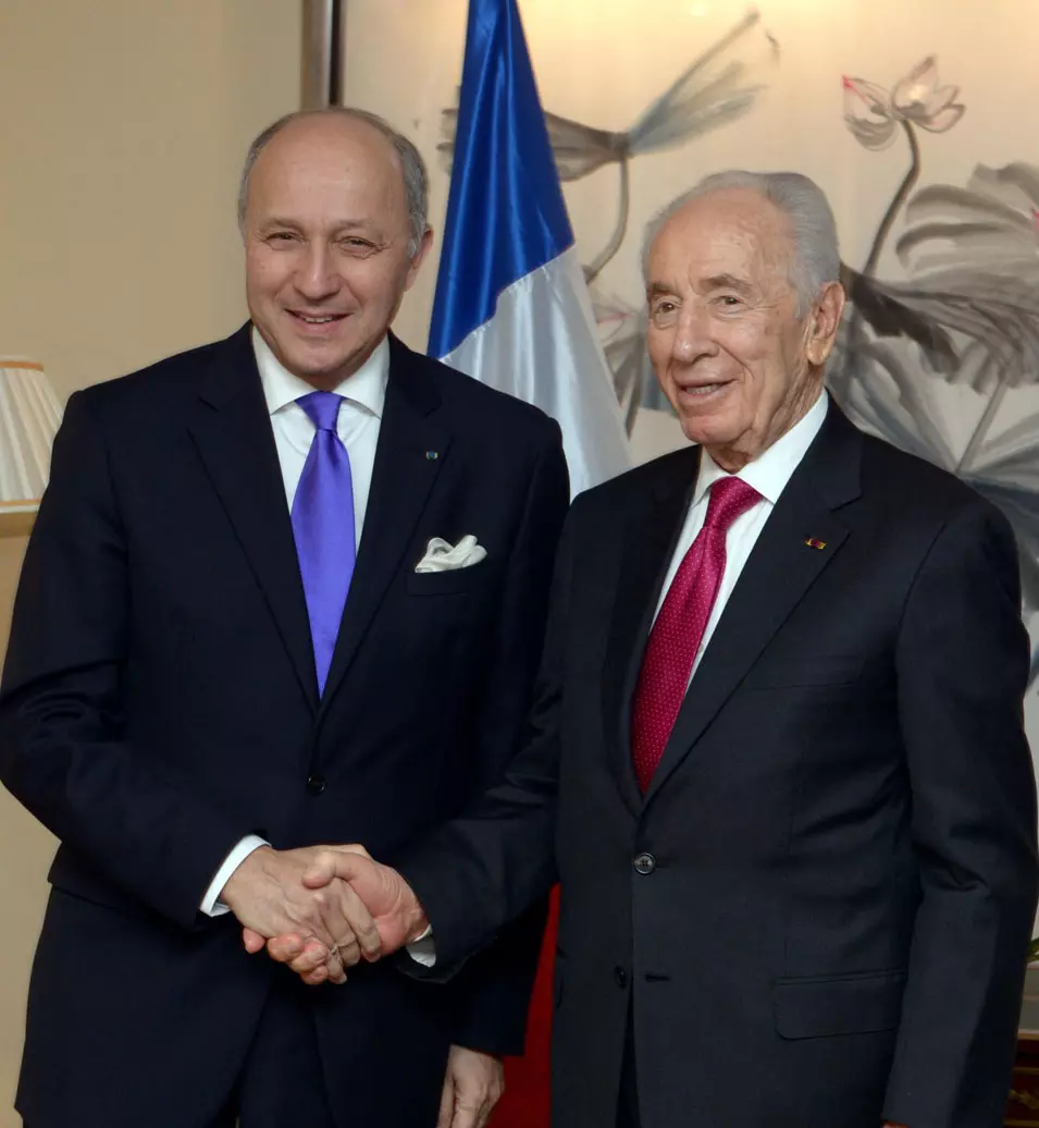 פרס עם שר החוץ הצרפתי לורן פביוס, היום