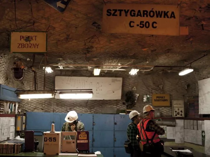 אמצעי התקשורת נותקו ברעידת האדמה. כורים במכרה בדרום-מערב פולין, אוקטובר 2011