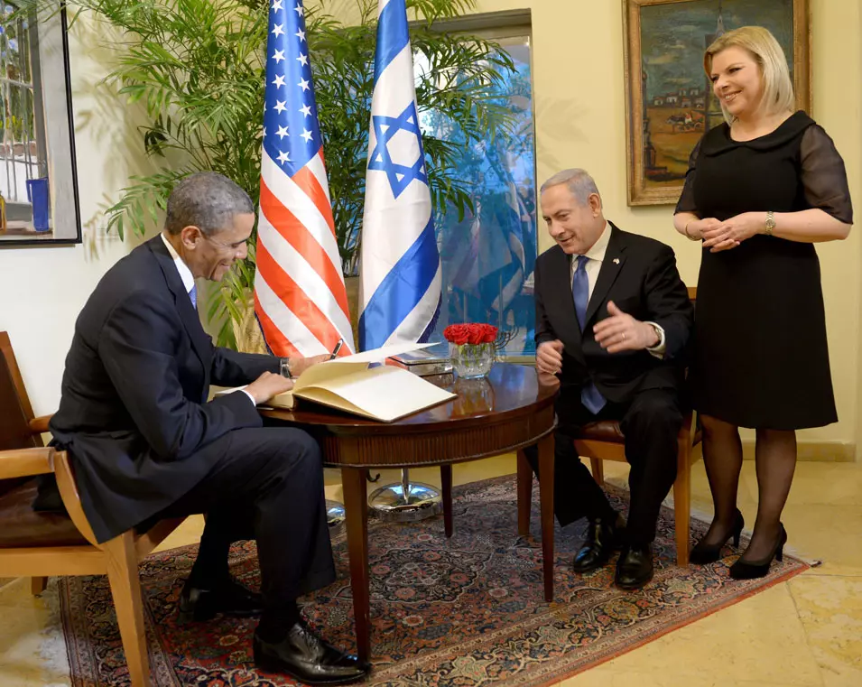 ראש הממשלה בנימין נתניהו ורעייתו שרה מקבלים את פני נשיא ארצות הברית ברק אובמה בבית ראש הממשלה בירושלים, מרץ 2013