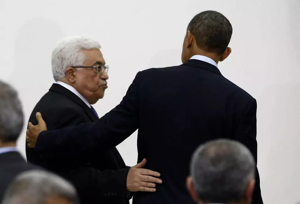 "אמר לנשיא האמריקני כי הוא עדיין מקווה לראות הסכם שלום עם ישראל בחייו". אובמה ואבו מאזן ברמאללה, בחודש שעבר