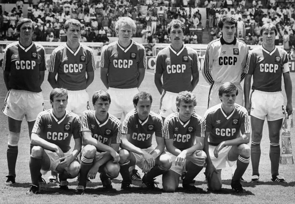 איוון ירמצ'וק (יושב, משמאל) בנבחרת ברית המועצות במונדיאל 1986