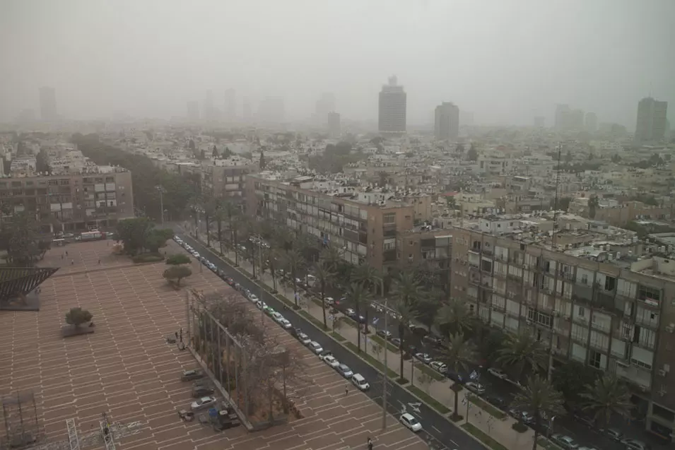 אובך בתל אביב בחודש אפריל האחרון