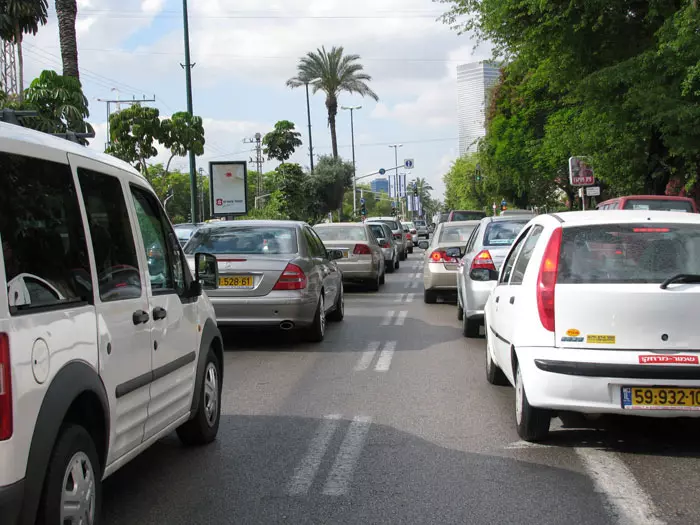 מעבר של 1% מהנוסעים במכוניות פרטיות לתחבורה הציבורית במטרופולינים, הוא חיסכון הנאמד ב-650 מיליון שקלים לקופה הציבורית