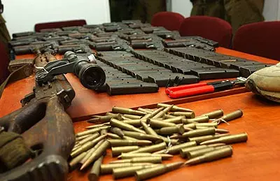 12 כדורי רובה נמצאו בתיקה