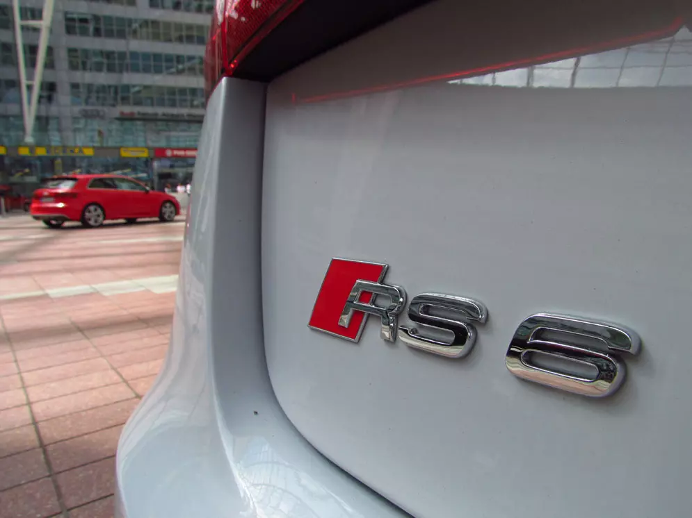 אודי RS6 החדשה - פתאום הכל מרגיש אפשרי מאחורי ההגה