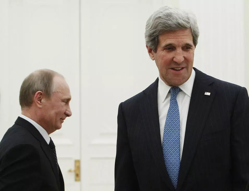 שר החוץ האמריקאי ג'ון קרי עם נשיא רוסיה פוטין, השבוע במוסקבה