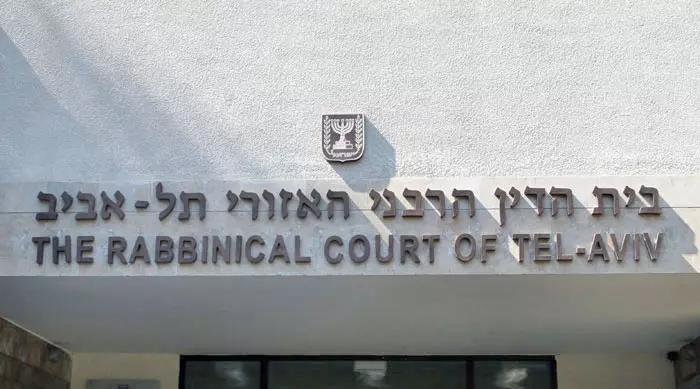 מה הפלא שהזוגות הצעירים לא פוקדים את המקום. הרבנות בתל אביב