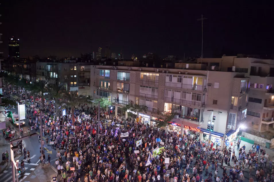 מי שחסר תום לב הם מארגני המחאה - מצביעי חד"ש ומרצ - שממילא היו מבקרים כל צעד של לפיד. תל אביב, אמש